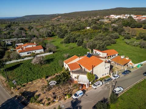 Benafim - Restaurante em Funcionamento com Zona Habitacional (4 Quartos + 1 Quarto)
