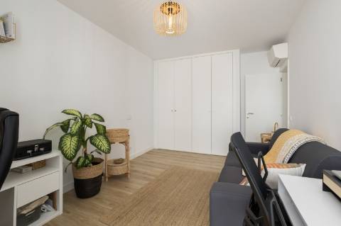 Olhão - Apartamento duplex T3 com rooftop, piscina e garagem