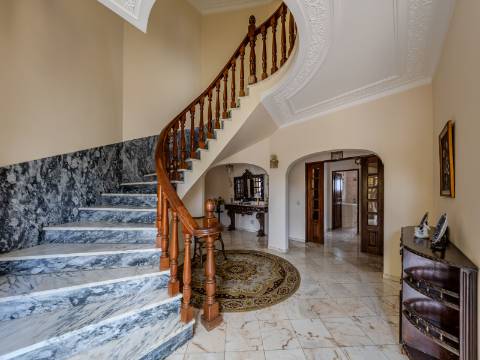 Loulé - Moradia T5 de Charme numa das zonas mais valorizadas