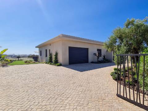 Faro - Moradia T4 em condomínio de luxo com vista para a Ria Formosa