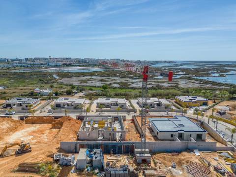 Faro - Moradia T4 em condomínio de luxo com vista para a Ria Formosa