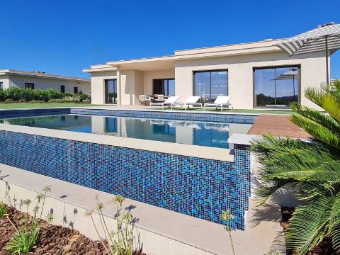 Faro - Moradia T3 em condomínio de luxo com vista para a Ria Formosa