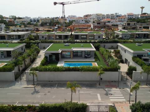 Faro - Moradia T3 em condomínio de luxo com vista para a Ria Formosa