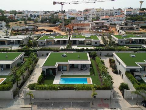 Faro - Moradia T3 em condomínio de luxo com vista para a Ria Formosa