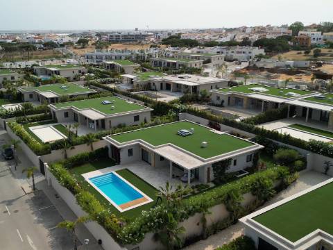 Faro - Moradia T3 em condomínio de luxo com vista para a Ria Formosa