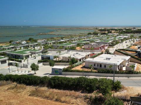 Faro - Moradia T3 em condomínio de luxo com vista para a Ria Formosa