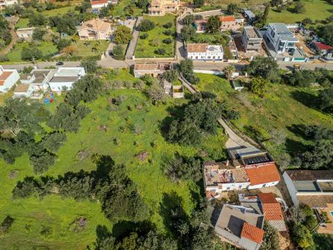 LOULÉ - Terreno rústico em zona urbana com possibilidade de construção até 450m²