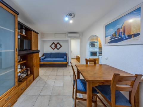 Vilamoura - Moradia em Banda T0+1 em Condomínio com Piscina (Pronta a Habitar)