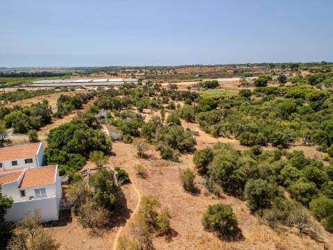 Almancil - Terreno com 2 ruínas