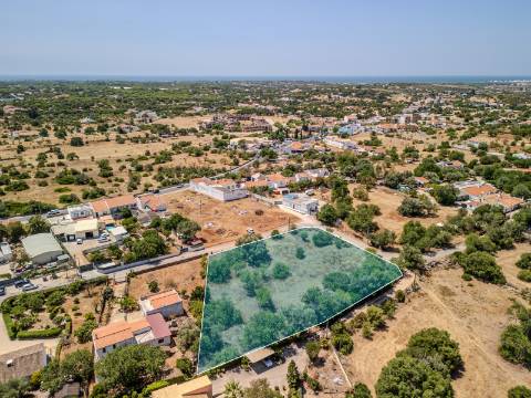 Almancil - Terreno com Ruina + Área urbanizável