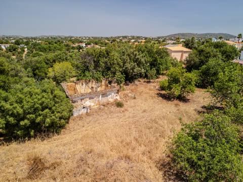 Almancil - Terreno com Ruina + Área urbanizável