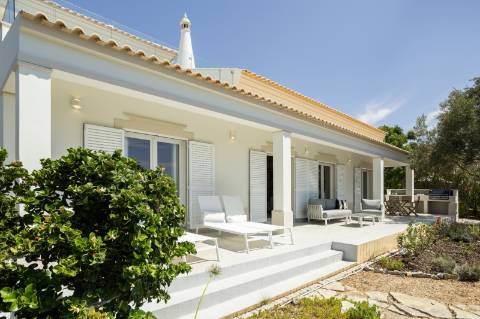 Excepcional moradia renovada com muito gosto