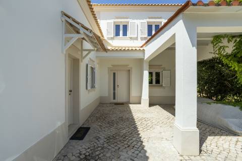 Excepcional moradia renovada com muito gosto