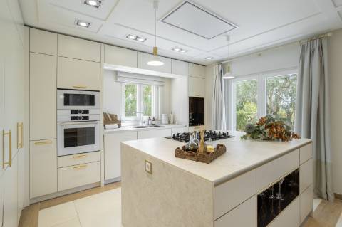 Excepcional moradia renovada com muito gosto