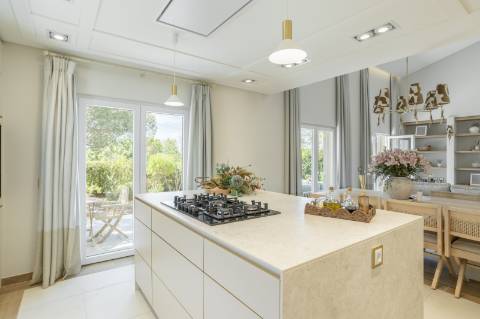 Excepcional moradia renovada com muito gosto