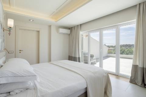 Excepcional moradia renovada com muito gosto