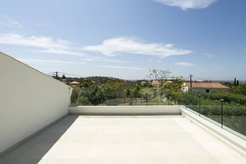 Excepcional moradia renovada com muito gosto