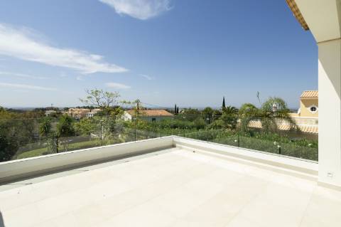 Excepcional moradia renovada com muito gosto