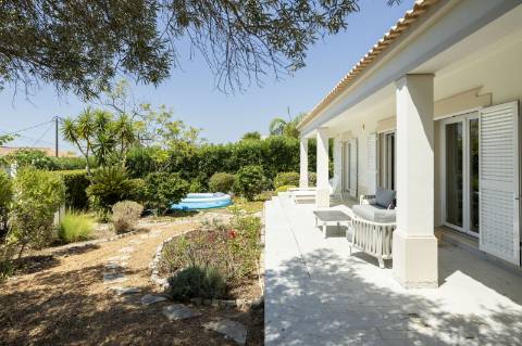 Excepcional moradia renovada com muito gosto