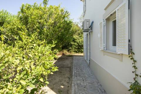 Excepcional moradia renovada com muito gosto