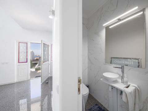 FERRAGUDO - Moradia T5 com vista sobre o Rio Arade