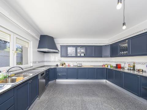 FERRAGUDO - Moradia T5 com vista sobre o Rio Arade