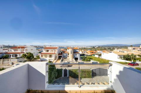 FERRAGUDO - Moradia T5 com vista sobre o Rio Arade