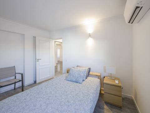 FERRAGUDO - Moradia T5 com vista sobre o Rio Arade