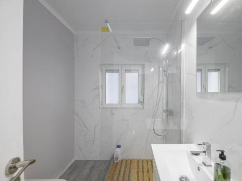 FERRAGUDO - Moradia T5 com vista sobre o Rio Arade