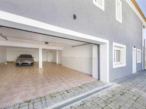 FERRAGUDO - Moradia T5 com vista sobre o Rio Arade