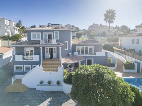 FERRAGUDO - Moradia T5 com vista sobre o Rio Arade