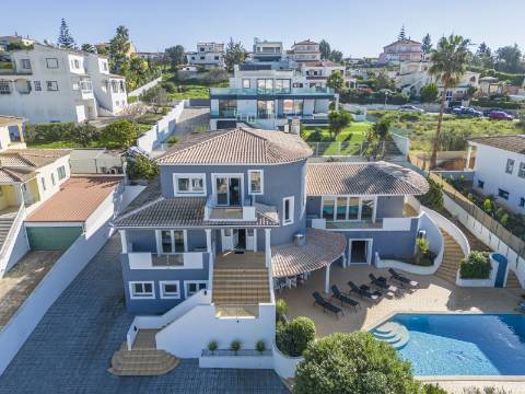 FERRAGUDO - Moradia T5 com vista sobre o Rio Arade