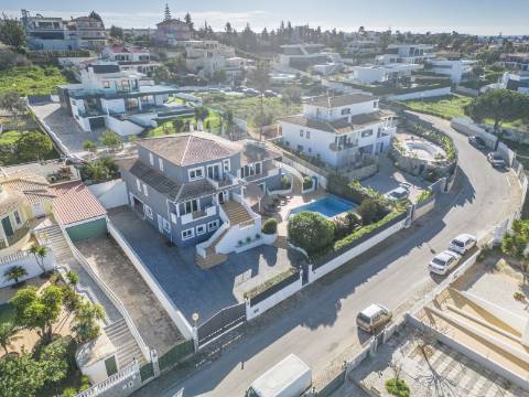 FERRAGUDO - Moradia T5 com vista sobre o Rio Arade