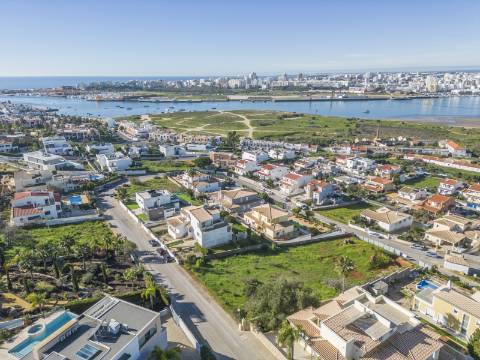 FERRAGUDO - Moradia T5 com vista sobre o Rio Arade