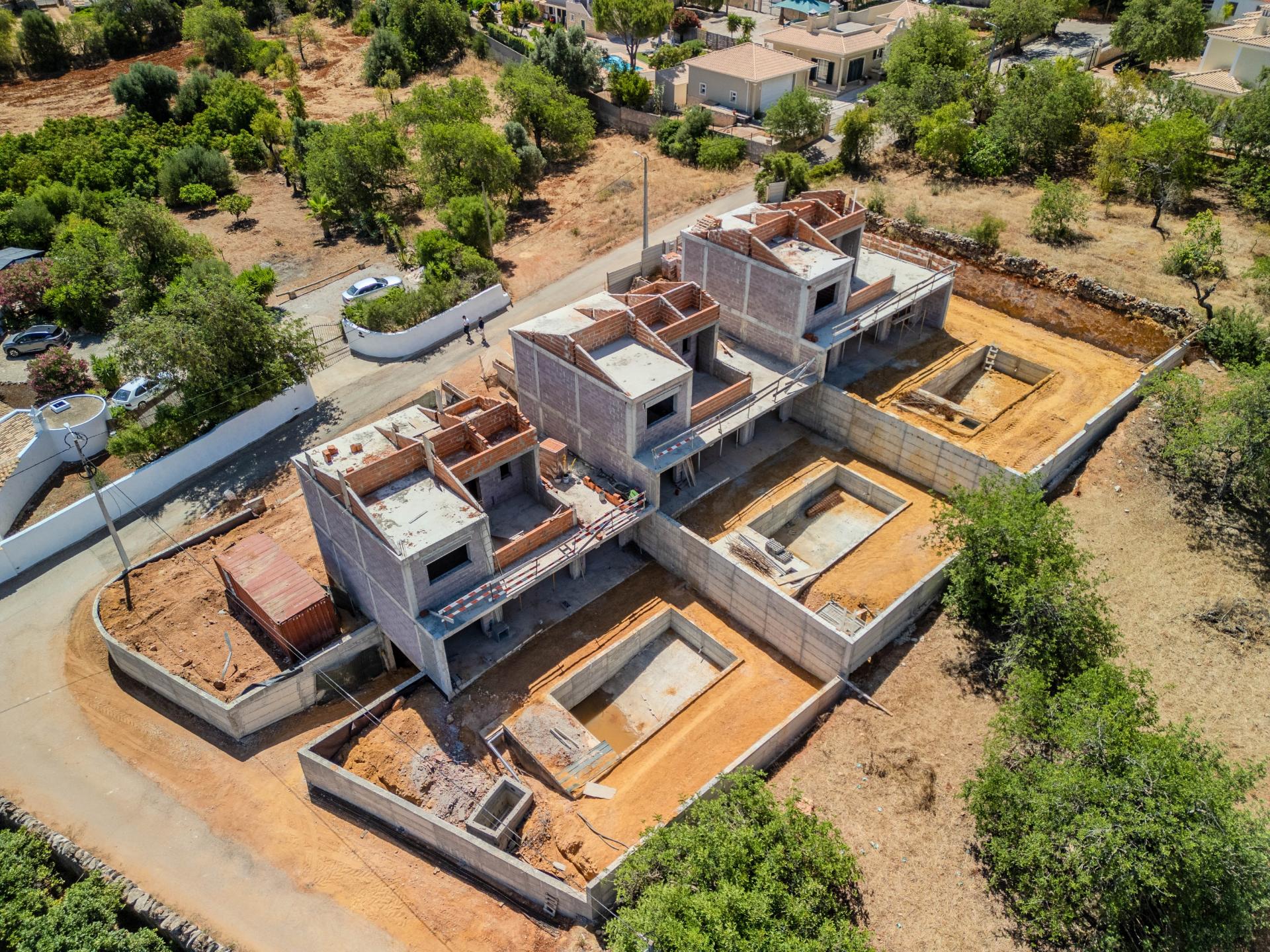 BOLIQUEIME - Moradia T3 com piscina em construção