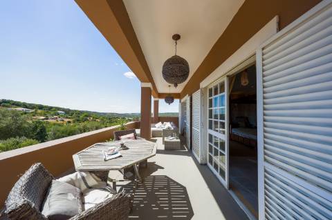 Villa de luxo com 6 quartos, casa de hóspedes e vistas deslumbrantes para o campo
