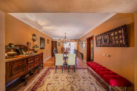 Villa de luxo com 6 quartos, casa de hóspedes e vistas deslumbrantes para o campo