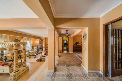 Villa de luxo com 6 quartos, casa de hóspedes e vistas deslumbrantes para o campo