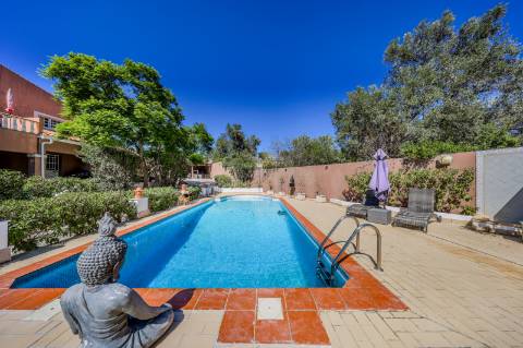 Villa de luxo com 6 quartos, casa de hóspedes e vistas deslumbrantes para o campo