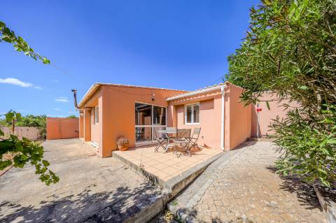 Villa de luxo com 6 quartos, casa de hóspedes e vistas deslumbrantes para o campo