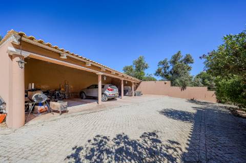 Villa de luxo com 6 quartos, casa de hóspedes e vistas deslumbrantes para o campo