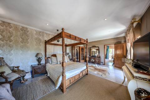 Villa de luxo com 6 quartos, casa de hóspedes e vistas deslumbrantes para o campo