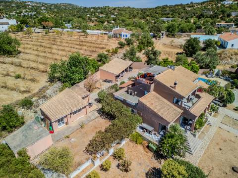 Villa de luxo com 6 quartos, casa de hóspedes e vistas deslumbrantes para o campo
