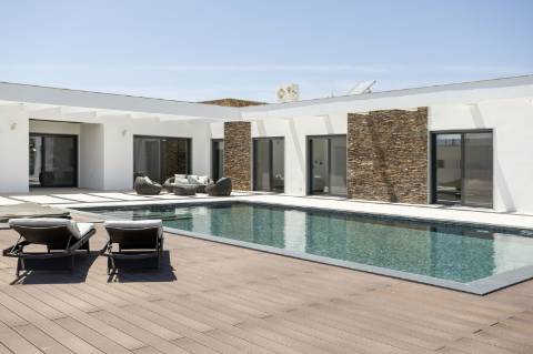 Moradia elegante T3+1 com garagem para 4 carros e vista panorâmica