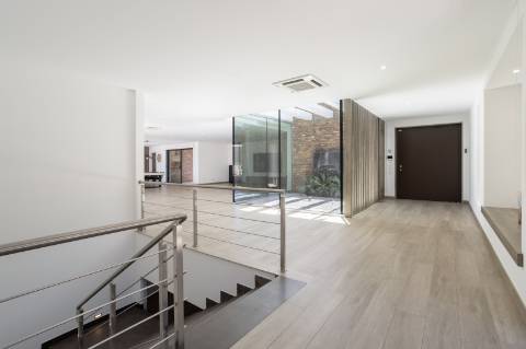 Moradia elegante T3+1 com garagem para 4 carros e vista panorâmica