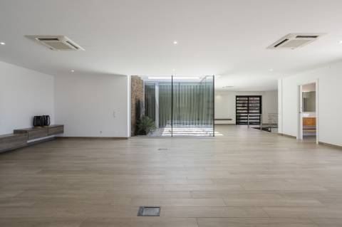 Moradia elegante T3+1 com garagem para 4 carros e vista panorâmica