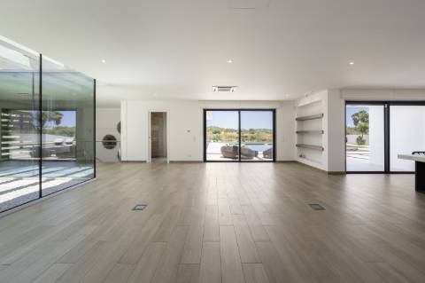 Moradia elegante T3+1 com garagem para 4 carros e vista panorâmica