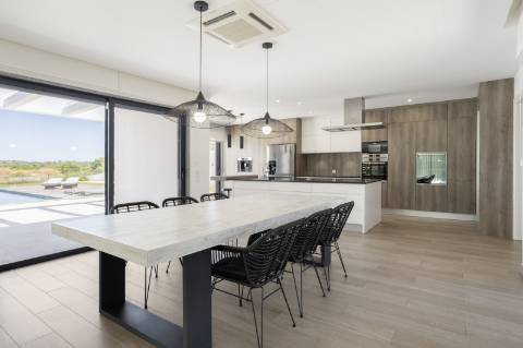 Moradia elegante T3+1 com garagem para 4 carros e vista panorâmica