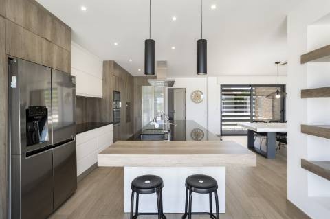 Moradia elegante T3+1 com garagem para 4 carros e vista panorâmica