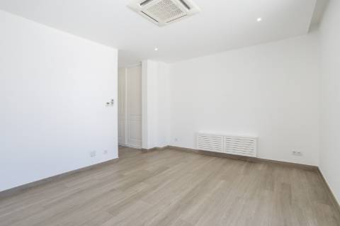 Moradia elegante T3+1 com garagem para 4 carros e vista panorâmica